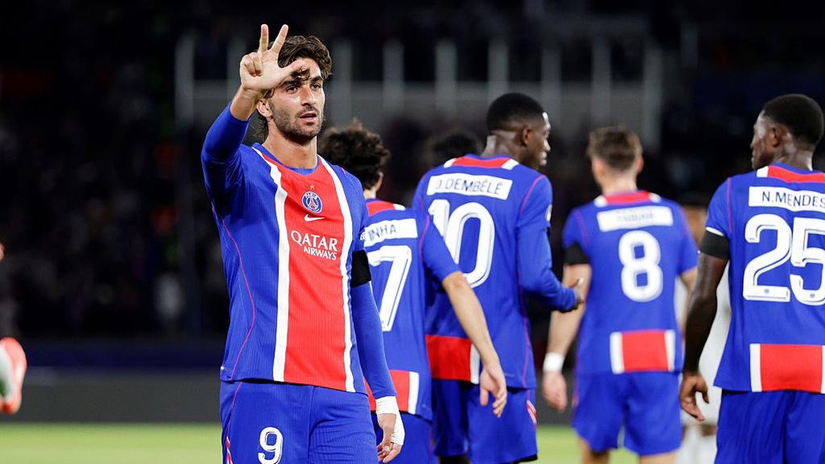 Ferran Torres merayakan hat-trick ke gawang Slovan Bratislava. Foto: Getty Images/Soccrates Images