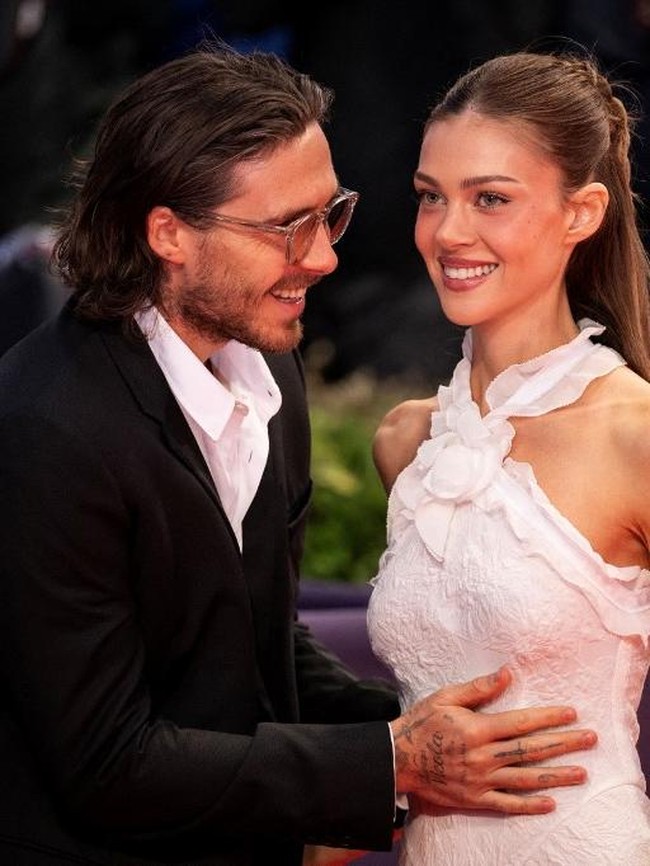 Gaya Nicola Peltz di Festival Film Deauville, Brooklyn Beckham Jadi Asisten