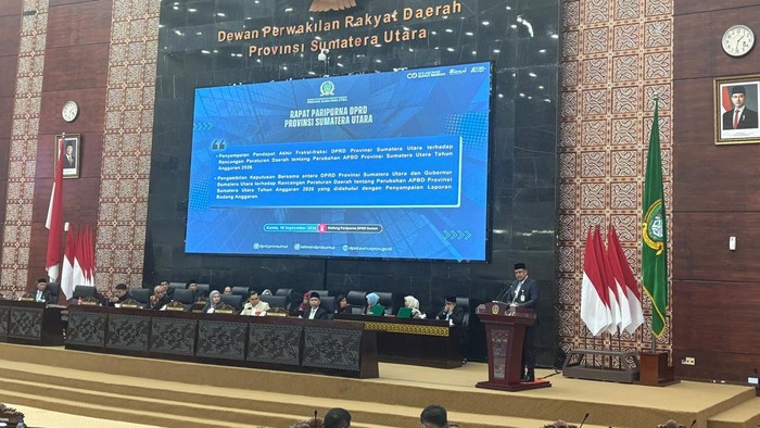 Gubsu Bobby Nasution saat sambutan di rapat paripurna DPRD Sumut (Nizar Aldi/detikSumut)