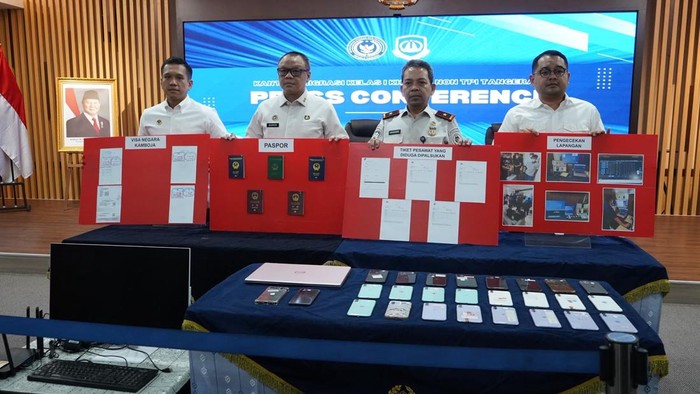 Imigrasi amankan 5 WNA di Tangerang karena palsukan tiket dan terlibat judol internasional.