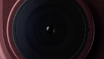 Aperture variabel memungkinkan pengguna iPhone 18 Pro mengatur jumlah cahaya sekaligus kedalaman ruang sesuai kebutuhan pemotretan. Foto: Apple