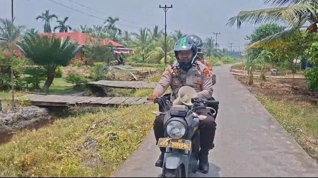 Jajaran polres hingga polsek Polda Riau menggencarkan patroli 'yoa' keliling mencegah karhutla, Kamis (10/9/2026).