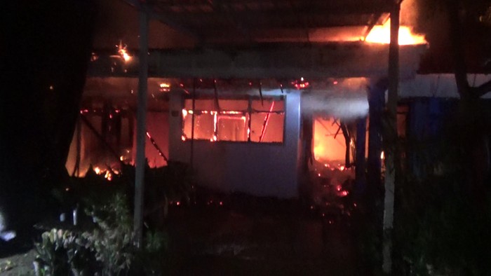 Rumah di Desa Yosowilangun Lor, Lumajang ludes terbakar diduga korsleting mesin pompa air