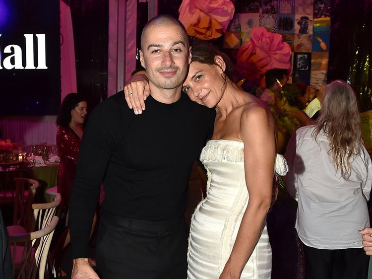 8 Potret Mesra Katie Holmes dan Pacar Baru yang Lebih Muda 8 Tahun