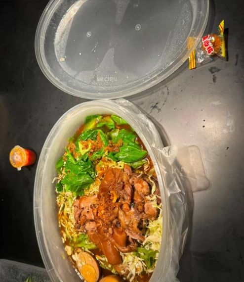 Kecewa! Pesanan Makan Rp277 Ribu Malah Berisi Tahi Burung
