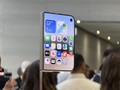 Cuan Raksasa Samsung di Balik Layar iPhone Duo