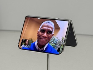 iPhone Duo Tuai Reaksi Dingin di China, Kenapa?