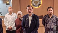 Luhut Sebut Digitalisasi Bansos Meluncur Bulan Depan!