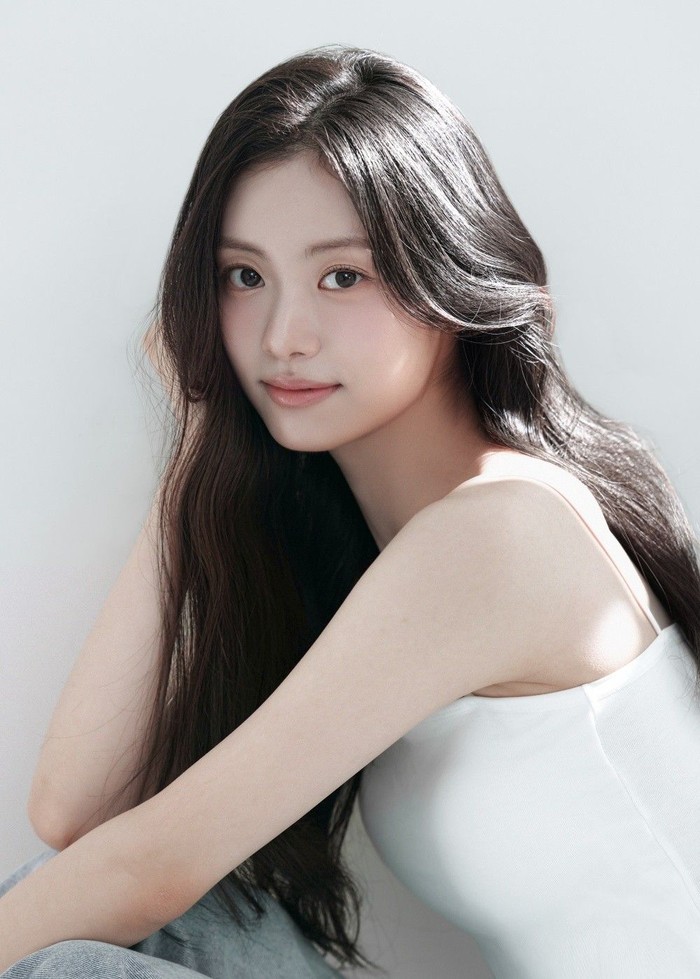 Eks member LE SSERAFIM Kim Garam siap debut jadi aktris.