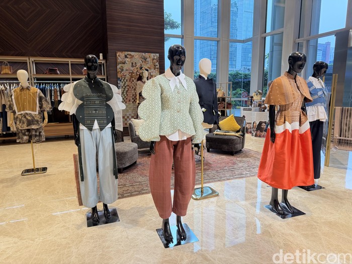Koleksi Tobatenun x  Peggy Hartanto