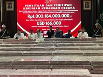 Video: Kejagung Pamerkan Tumpukan Uang Sitaan Kasus Pemanfaatan Hutan Lampung