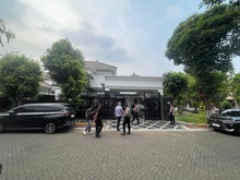 KPK Geledah Rumah Mewah di Depok Terkait Kasus Suap Proyek Bupati Ade Kuswara
