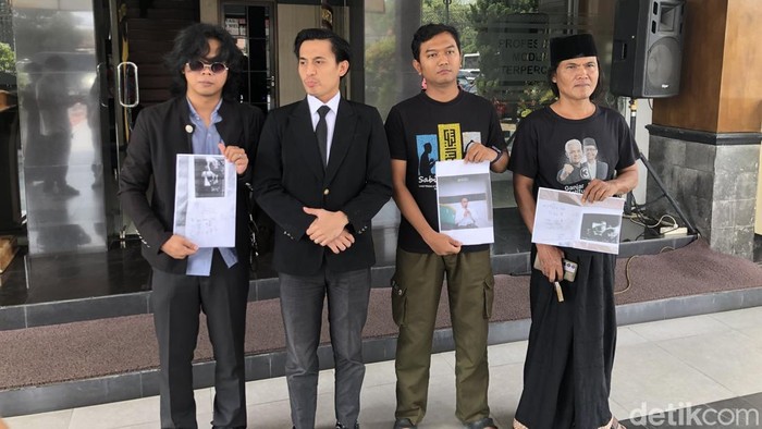 Kuasa hukum dan keluarga eks santriwati korban pemerkosaan saat mendatangi Mapolresta Sleman, Kamis (10/9/2026).