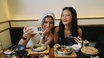 Liburan ke Korea Selatan, Sheila Dara Asyik Mukbang hingga Ngemil Pastry