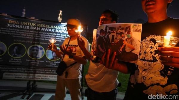 Lilin Menyala, Doa Dipanjatkan untuk Lima Jurnalis Hilang