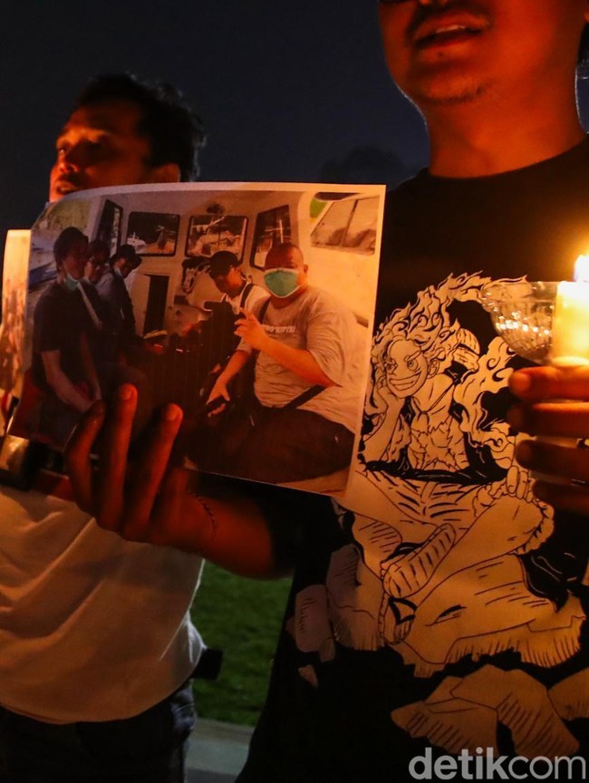Lilin Menyala, Doa Dipanjatkan untuk Lima Jurnalis Hilang