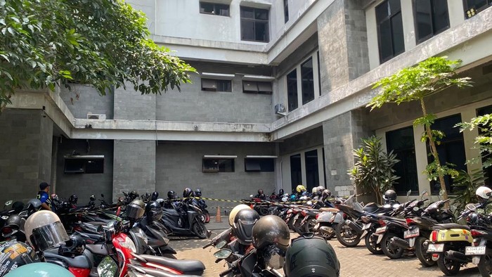 Lokasi mahasiswa melompat dipasang garis pembatas di UB