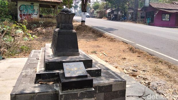 Makam yang berada di pinggir Jalan Magelang-Purworejo tepatnya di Desa Margoyoso, Kecamatan Salaman, Kabupaten Magelang, Kamis (10/9/2026). Makam yang berada di pinggir Jalan Magelang-Purworejo tepatnya di Desa Margoyoso, Kecamatan Salaman, Kabupaten Magelang, Kamis (10/9/2026).