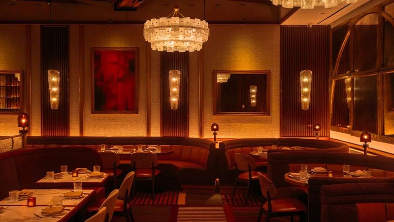 Makan Malam di New York, Taylor Swift dan Travis Kelce Pilih Resto India