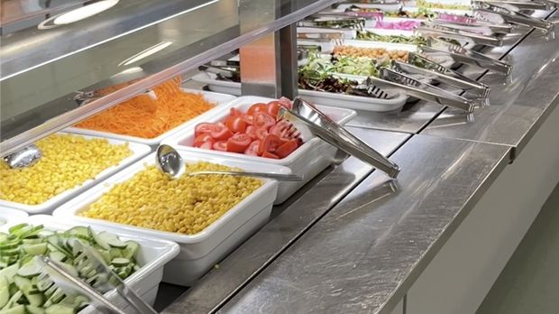 Makan siang sekolah gratis di Swedia. Makan siang sekolah gratis di Swedia. (Tangkapan Layar Video/Swedish Institute)