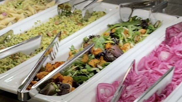 Makan siang sekolah gratis di Swedia. Makan siang sekolah gratis di Swedia. (Tangkapan Layar Video/Swedish Institute)