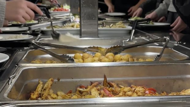 Makan siang sekolah gratis di Swedia. Makan siang sekolah gratis di Swedia. (Tangkapan Layar Video/Swedish Institute)