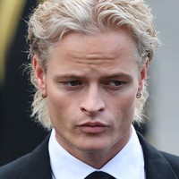 Marius Borg Hoiby, putra tiri Raja Haakon dari Nowrgia, muncul di pemakaman Raja Harald di Oslo Cathedral, Norwegia pada Rabu (9/9/2026). Kehadirannya menjadi sorotan karena Marius saat ini masih menjalani tahanan rumah setelah divonis dalam kasus pemerkosaan. Foto: Getty Images/Chris Jackson
