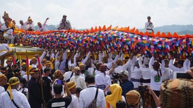 Mengulur Naga atau Ngulur Naga Mengulur Naga atau Ngulur Naga