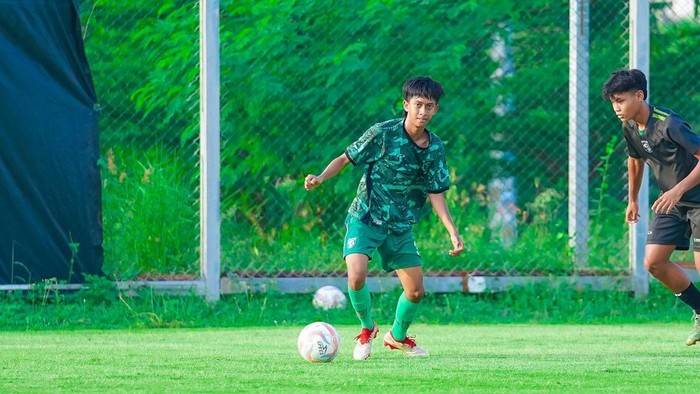 Nabil Loverino, striker Persebaya U-20 yang tengah jalani kuliah kedokteran