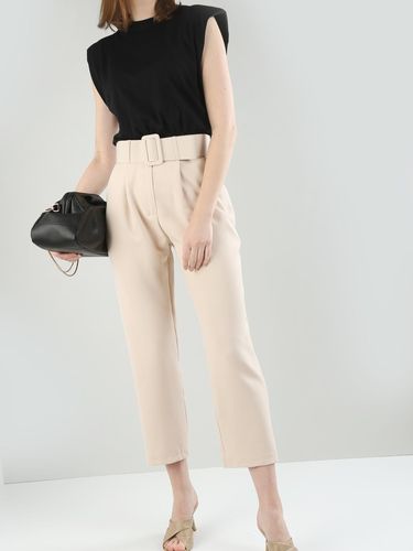 Padu Padan Baju dengan Celana Cream Padu Padan Baju dengan Celana Cream