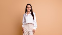 Celana Cream Cocok dengan Baju Warna Apa? Ini 7 Paduannya