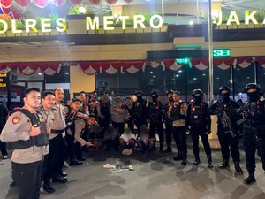 Polisi Amankan 4 Pemuda dan Sita 13 Klip Ganja Saat Patroli di Jakut