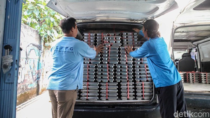 Satuan Pelayanan Pemenuhan Gizi (SPPG) Kebagusan II, Pasar Minggu, Jakarta Selatan, kembali beroperasi menyalurkan Makan Bergizi Gratis (MBG) kepada penerima manfaat, Kamis (10/9/2026).