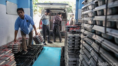 Satuan Pelayanan Pemenuhan Gizi (SPPG) Kebagusan II, Pasar Minggu, Jakarta Selatan, kembali beroperasi menyalurkan Makan Bergizi Gratis (MBG) kepada penerima manfaat, Kamis (10/9/2026).
