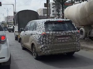 Toyota Innova Zenix Terbaru Meluncur Oktober, Bisa Minum Etanol 100%
