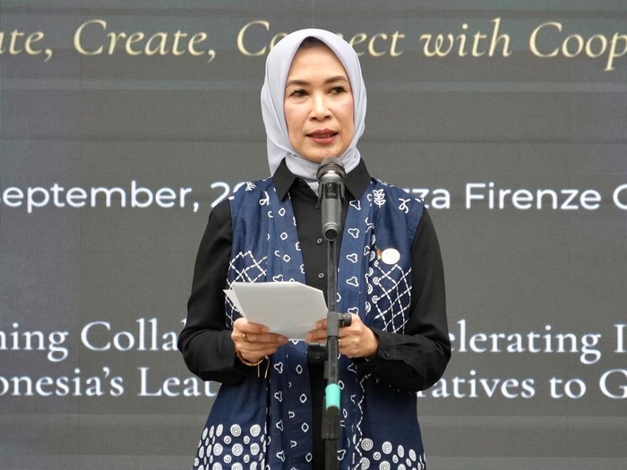 Penasihat Dharma Wanita Persatuan Kementerian Koperasi (DWP Kemenkop) Sita Ferry Juliantono