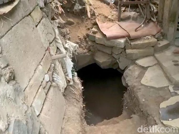 Potret Penemuan Gua Alami di Samping Rumah Warga Pasuruan