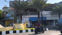 Penanaman dilakukan bersamaan dengan penataan kawasan Tugu Lontar yang merupakan bagian dari program corporate social responsibility (CSR) dari sala satu perusahaan di Gresik.