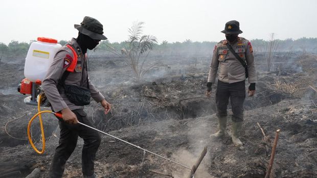 Polda Riau uji coba pemadaman karhutla di Pelalawan dengan cairan X-Fire, Kamis (10/9/2026).
