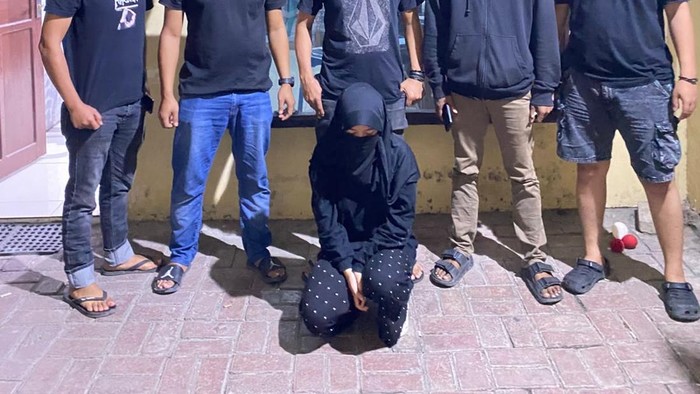 Polisi menangkap karyawati kafe di Bantaeng yang mencuri uang milik bos.