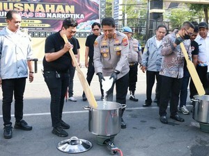 Sabu 9 Kg Hasil Selundupan Sindikat Joker Malaysia di Makassar Dimusnahkan