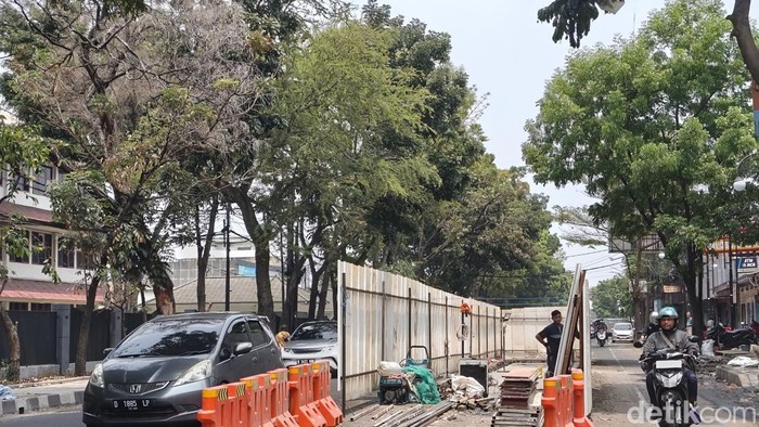 Proyek halte BRT di Cicadas.