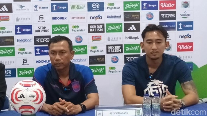 Pelatih PSIS Semarang Widodo C Putro dalam konferensi pers jelang laga kontra PSPS Pekanbaru di Stadion Jatidiri Semarang, Kamis (10/9/2026).