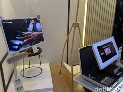Wah, TV Transparan Ini Unik Banget!