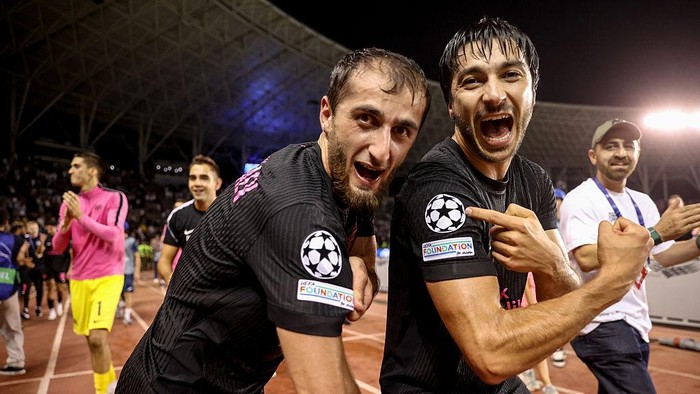 BAKU, AZERBAIJAN - AUGUST 25: Abdulakh Khaibulaev and Tellur Mutallimov of Sabah show the Champions League pin after winning the UEFA Champions League 2026/27 Play-offs 2nd leg between Sabah and H. Beer-Sheva at Tofig Bahramov Stadium on August 25, 2026 in Baku, Azerbaijan. (Photo by Aziz Karimov/Getty Images)