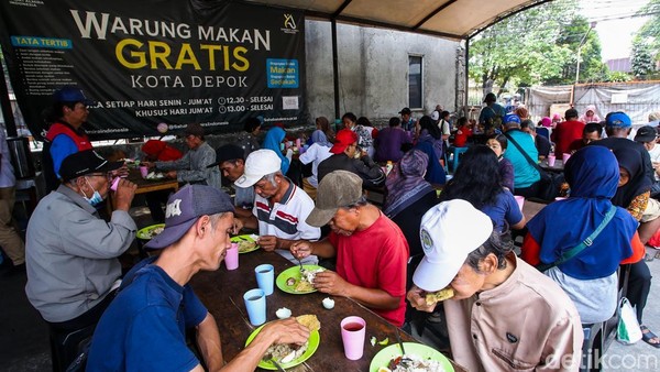 Semangat Gotong Royong dalam Sepiring Makanan Gratis di Depok