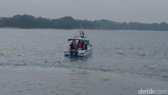 Tim SAR masih melakukan pencarian terhadao 5 jurnalis yang hilang saat meliput erupsi Gunung Anak Krakatau.