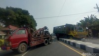 Setelah berhasil dievakuasi sekitar pukul 08.45 WIB, truk tersebut diamankan sebagai barang bukti.