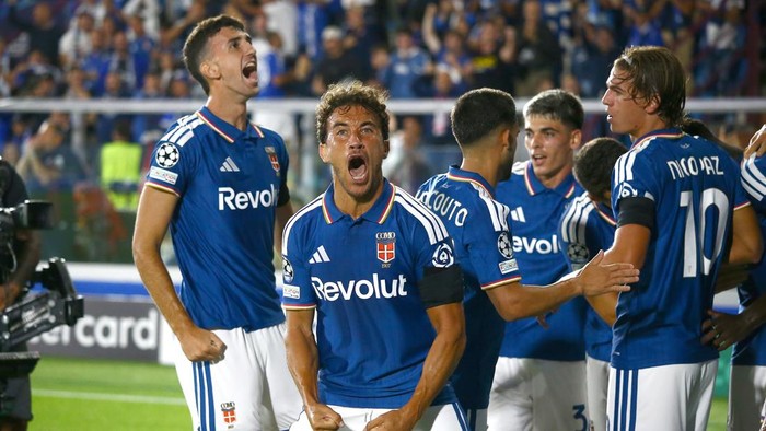 COMO, ITALY - SEPTEMBER 10: Luis Milla of Como 1907 celebrates after Martin Baturina of Como 1907 scored the opening goal during the UEFA Champions League 2026/27 League Phase MD1 match between Como 1907 and RB Leipzig at Giuseppe Sinigaglia Stadium on September 10, 2026 in Como, Italy. (Photo by MB Media/Getty Images)