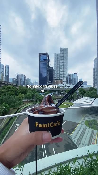 5 Tempat Ngopi View LRT di Jakarta, Ada yang di Lantai 17!